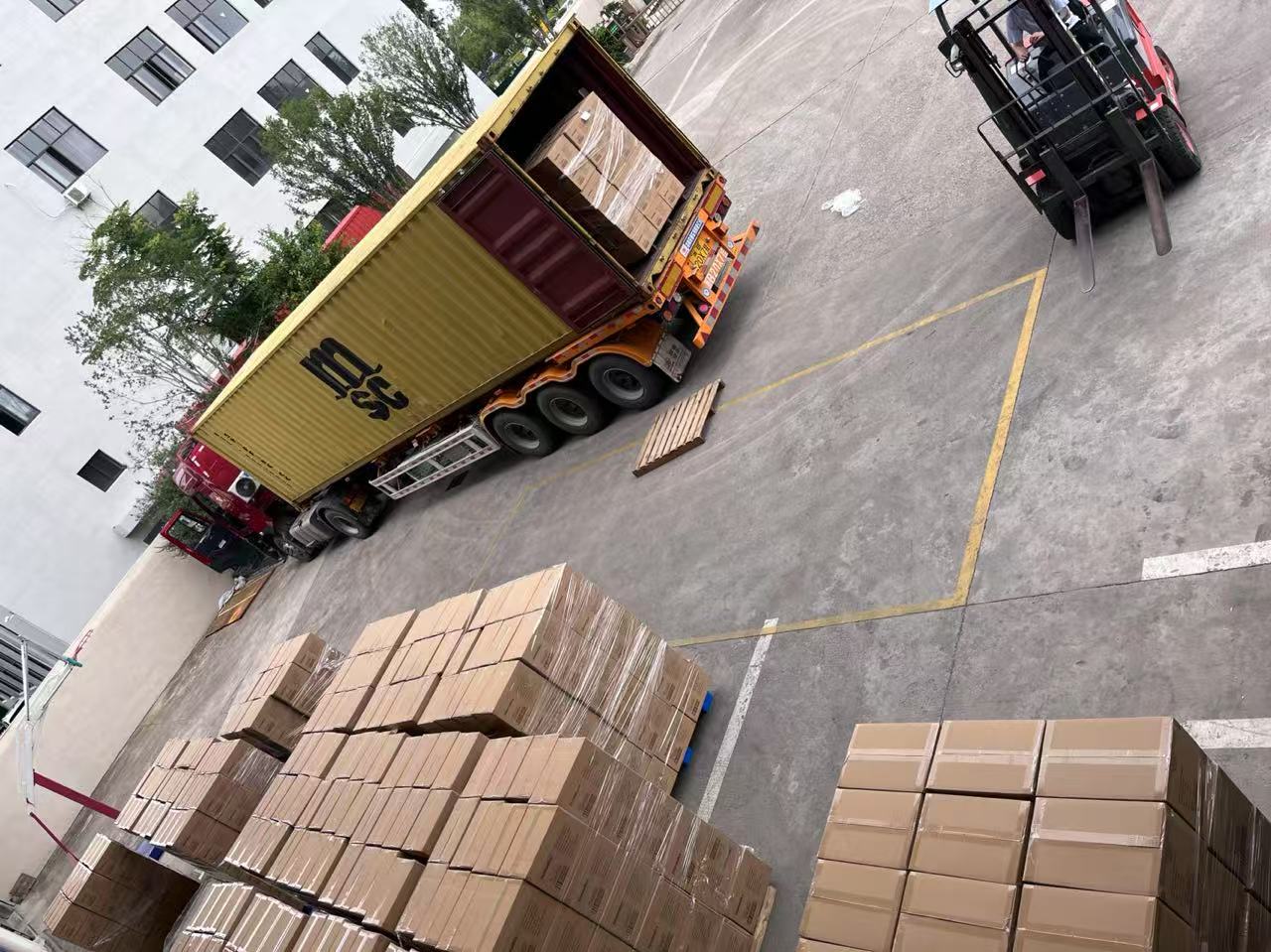 Seoltar Baisceanna Earraí do Chomhartha Talún go rathúil